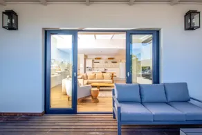 Suite 104 at The Gallery: Modern Central Apartment - Image 5