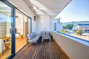 Suite 104 at The Gallery: Modern Central Apartment - Image 3