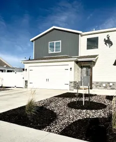 Family Friendly • Yard • Game Room • Near I-80 - Image 5