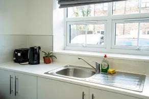 Ensuite Room | Near Gym | Garden | Parking - Image 4