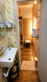 Private Double Suite/Downtown with Air Conditioning - Image 3