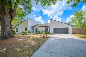 3/2 Beautiful Pool Home + Garage + Pet Friendly - Image 3
