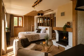 Bellevue Luxury Suite for Couple • Sauna • Jacuzzi - Image 5