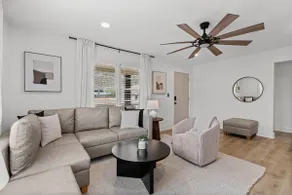 Cozy 2 Bed/2 Bath 2 minutes to LakePoint Complex - Image 2