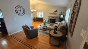 One-Story Comfort: Serene and Spacious 4bd/2bath - Image 2