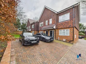 Luxurious 4-Bed Home, Sleeps 12, Free Parking - Image 3