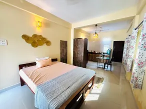 Verde-Studio Apartment w/Balcony - Image 2