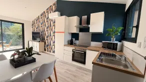 Apartment with garden, terrace and parking - Image 2