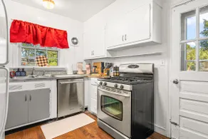 Colorful 5BR/2BA home with patio near DC - Image 2