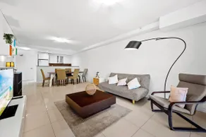 Light & Spacious 2BR | Easy Airport & City Travel - Image 3