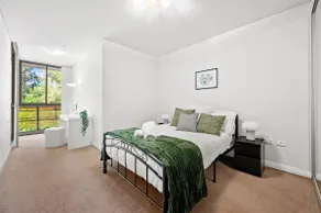 Light & Spacious 2BR | Easy Airport & City Travel - Image 4