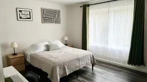 Lounge Like 2BR/2BA Home w/AC near Seattle Stadium - Image 4