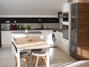 Comfortable apartment facing the train station - sleeps 4/6 - Image 2