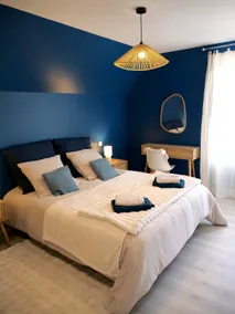 Comfortable apartment facing the train station - sleeps 4/6 - Image 4