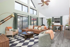 Shenandoah Haven · Spa · Fire Pit · Outdoor Movie - Image 2