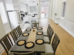 Luxury House with Open Living Space - Image 4
