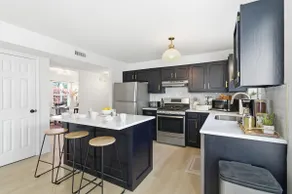 5BR Family Retreat • Sleeps 14 • Dog-Friendly - Image 3