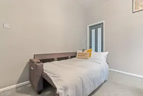 Cosy Home with free parking and Self Check in - Image 5