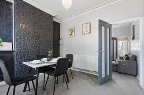 2-Bed Home | Free Parking & WiFi - Image 5