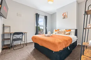 Cosy Home with free parking and Self Check in - Image 2