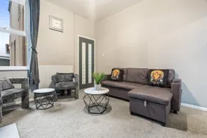 Cosy Home with free parking and Self Check in - Image 4