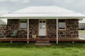 Cosy 2 bdrm cottage farm views15mins from B’rat - Image 2