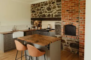 Cosy 2 bdrm cottage farm views15mins from B’rat - Image 3