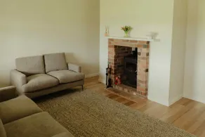 Cosy 2 bdrm cottage farm views15mins from B’rat - Image 4