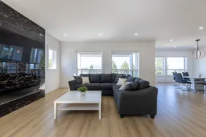 Elegant 4BR Main Suite Family Friendly with Terrace - Image 2