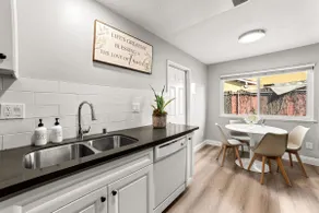 Sweet 4B2B｜Near UCR｜Fiber WiFi｜King Bed - Image 4