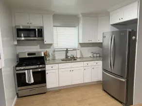 Chic & Comfy Apartment - Image 5