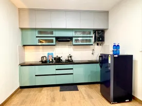 Close to Airport 1BHK • Free Parking • Fast Wi-Fi - Image 3
