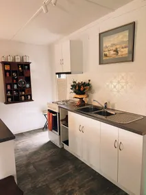 ‘Sugarbag Cottage’ Cosy, central, modern retreat - Image 4