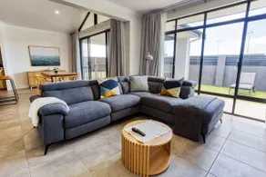House by the sea - Image 3