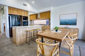 House by the sea - Image 2
