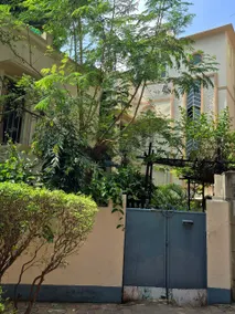 Safe, Modern & Spacious Ancestral Home in Kolkata! - Image 4