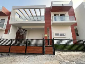 MYS - Premium Haus: AC 4BHK, 70'TV, Private Garden - Image 5
