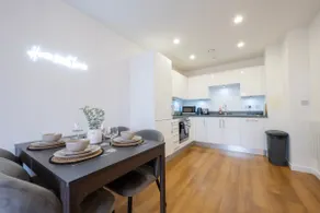 Modern 1BR Apt - Sleeps 4 - Parking - Balcony - Image 5