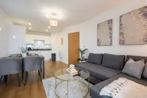 Modern 1BR Apt - Sleeps 4 - Parking - Balcony - Image 2