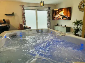 House with Spa and Private Sauna - Image 2