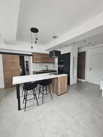 Spacious Apartment Fully Renovated & Parking Space - Image 5
