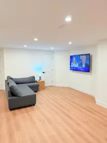 Modern 1BR Close to Major Shopping & Amenities - Image 3