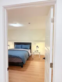 Modern 1BR Close to Major Shopping & Amenities - Image 4