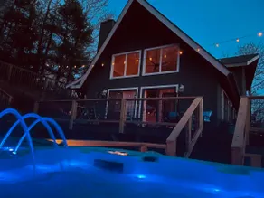 Cozy FALL Hideaway *Hot tub * Ecusta Trail - Image 2