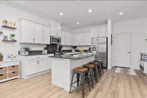 Ashtyn New 4-bdrm Townhome w/2 King Beds, Pool - Image 4