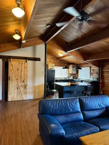 Lakeside Cabin - Image 4