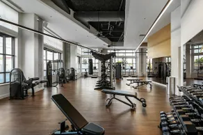 Sterling 1BR at Everett | Pool & Gym - Image 5