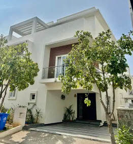 Luxury 5 BHK Villa Near Airport - Family & Business - Image 5