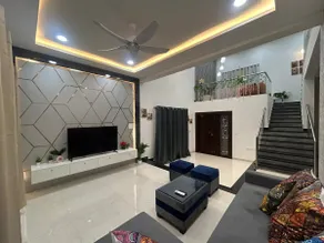 Luxury 5 BHK Villa Near Airport - Family & Business - Image 2