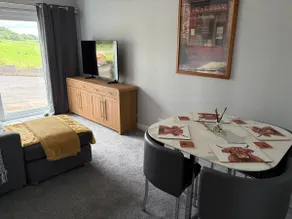 2 bed apartment with hot tub in countryside - Image 3